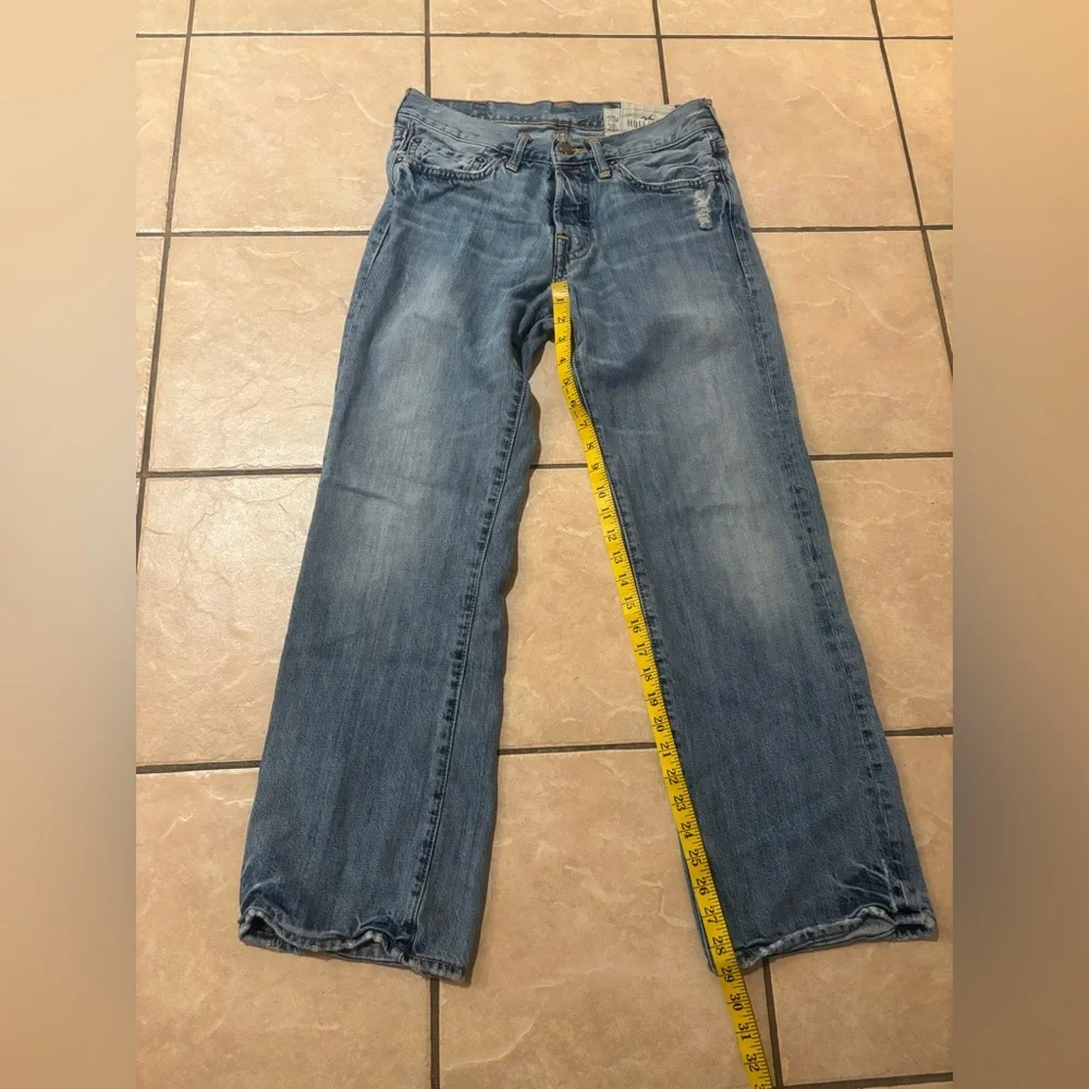 Distressed Hollister Jeans‎
